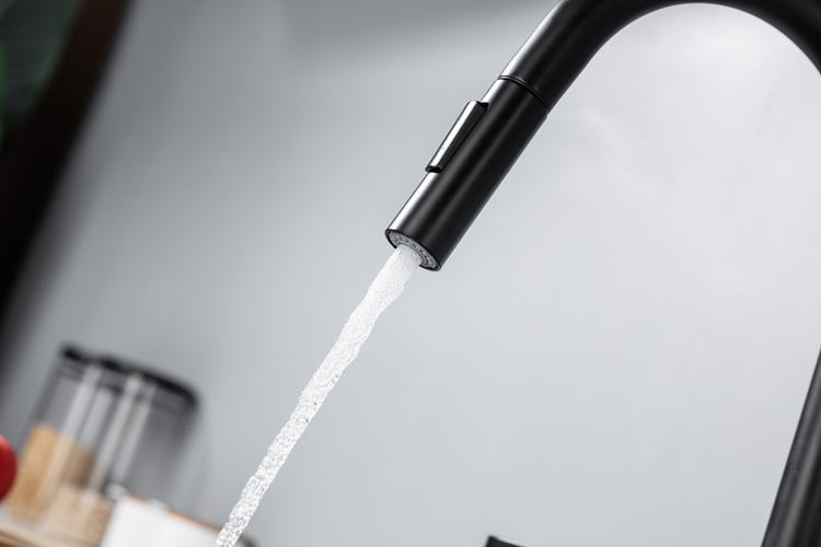 رش صنبور المطبخ