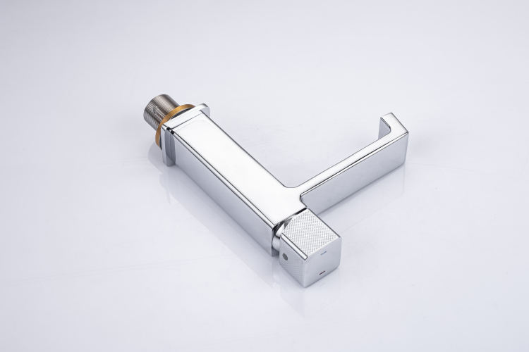 حوض الحمام مع الصنبور