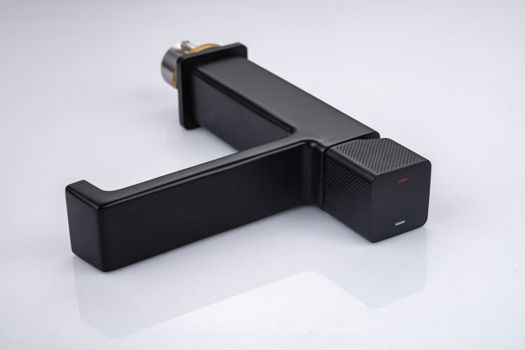 بالوعة الحنفيات الحمام