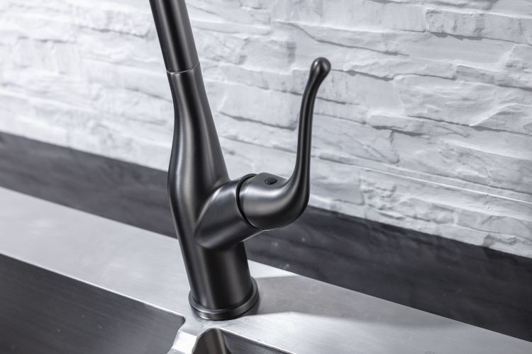 الحنفيات مع البخاخ