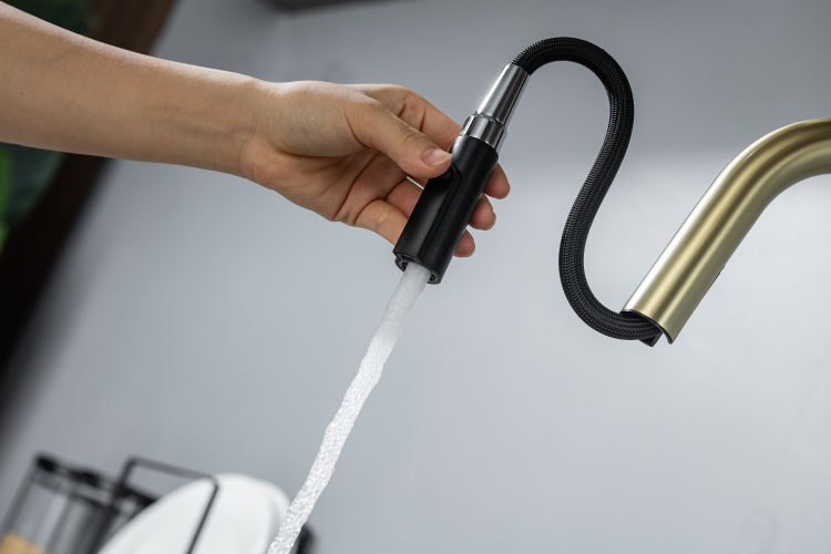 صنبور بالوعة المطبخ