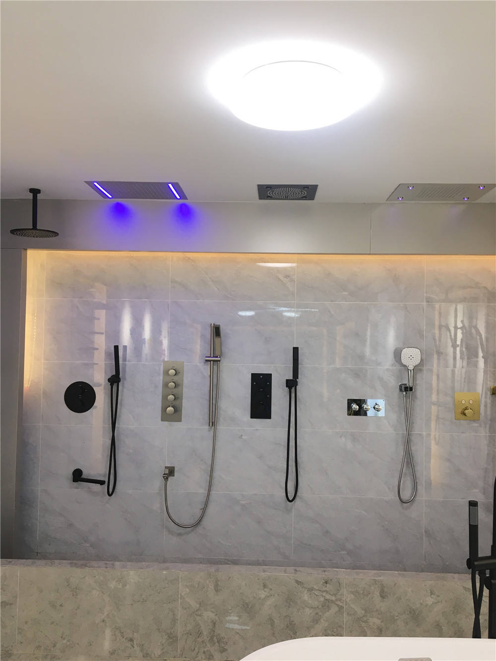 صنبور دش مثبت على الحائط