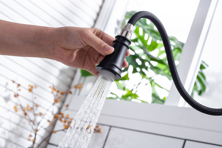 بالوعة الحنفيات المطبخ