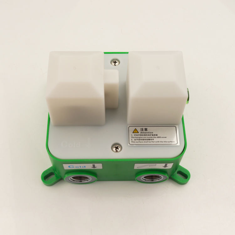 مجموعة تركيبات الدش