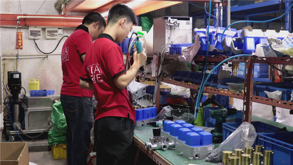 رؤوس الدش ذات الضغط العالي